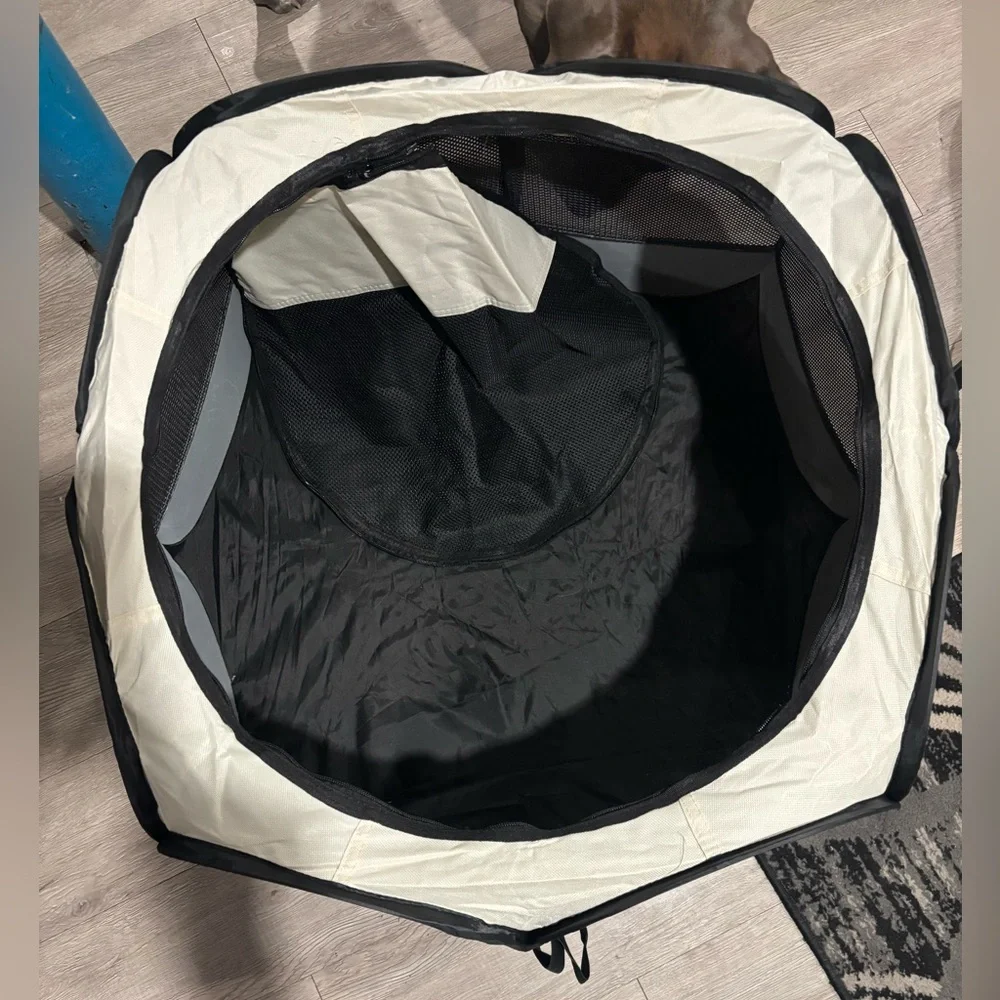 NWOT small animal playpen w zipper top and mesh windows